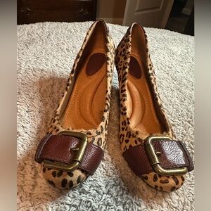 Fossil size 9 leopard wedges. Excellent condition.